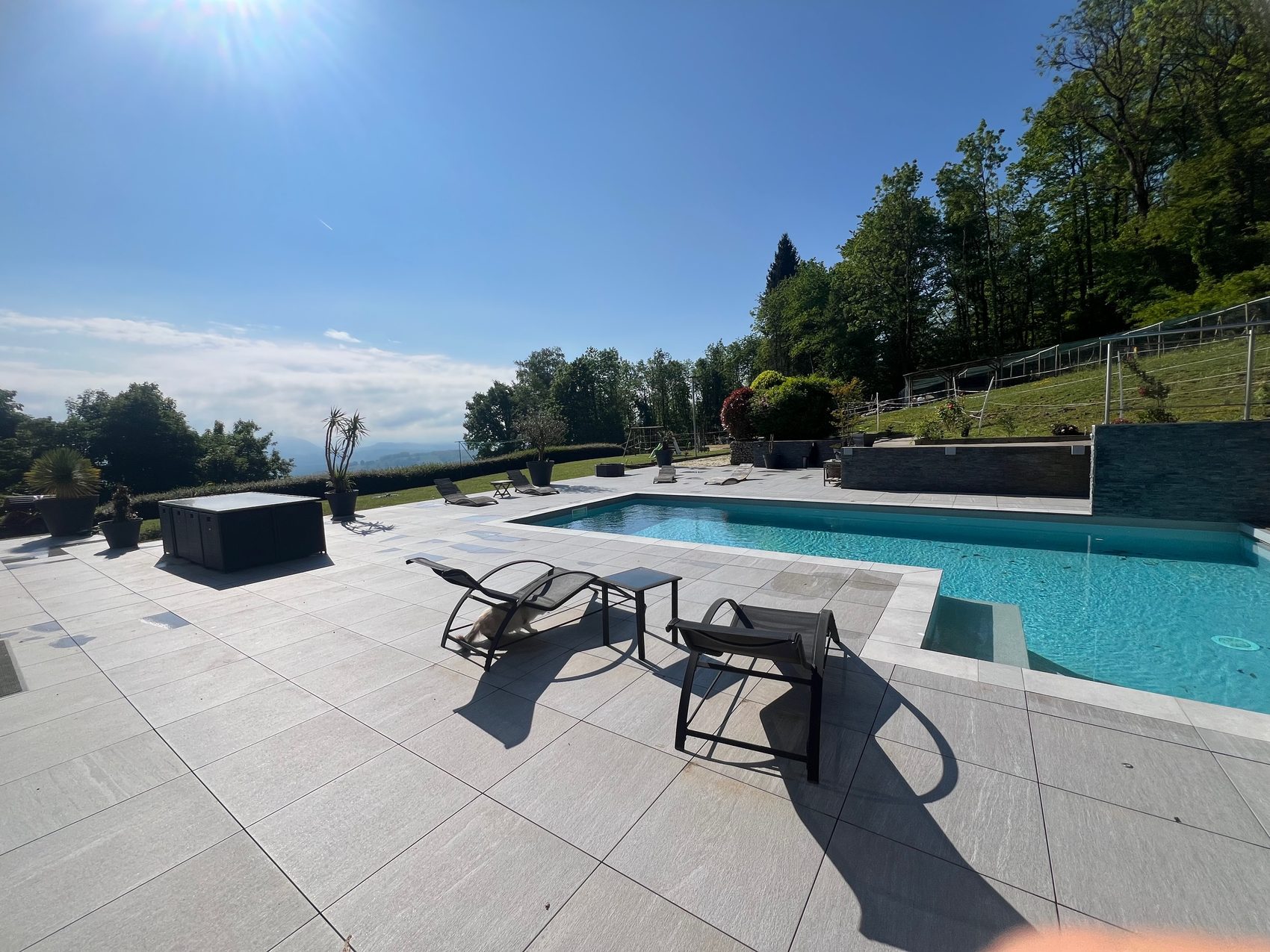 Terrasse et piscine